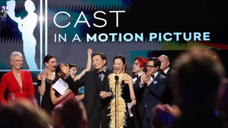 فوز فيلم كل شيء..