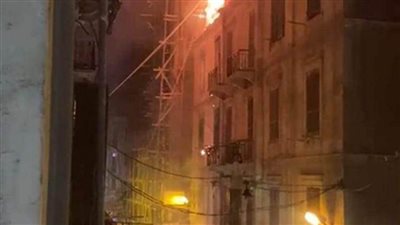 السيطرة على حريق بسطح أحد العقارات بميدان المنشية بالإسكندرية 