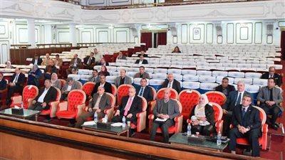 مجلس جامعة بني سويف يقدم التهنئة للقائم بأعمال نائب رئيس الجامعة وعمداء الكليات