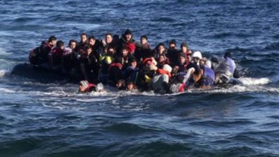 إنقاذ 4 فلسطينيين وانتشال جثتين في حادث غرق قارب قبالة السواحل اليونانية