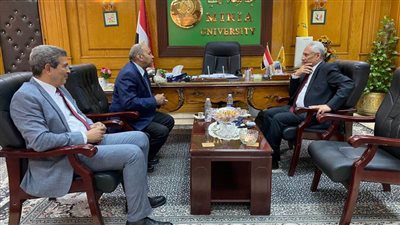 د. فرحات يستقبل رؤساء جامعة المنيا ونوابها السابقين لتهنئته بتوليه رئاسة الجامعة