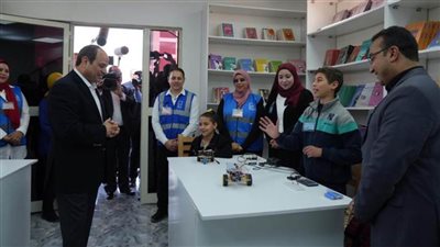 عاجل.. الرئيس السيسي يتفقد مكتبة 