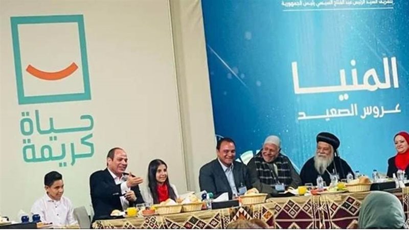 الرئيس السيسي يتناول