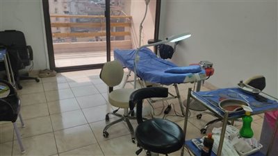 ضبط مركز لزراعة الشعر يُديره حاصل على دبلوم تجارة بالمنصورة 