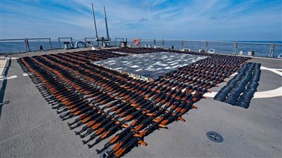 بريطانيا والولايات المتحدة تصادران أسلحة إيرانية في خليج عمان