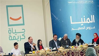 الرئيس السيسي وسط أهالي المنيا × 3 صور