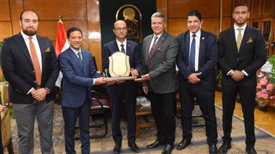 رئيس جامعة أسيوط يستقبل وفدا من الهيئة العربية للتصنيع لمتابعة مجالات التعاون المشترك بين الجانبين
