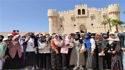 الطالبات الوافدات في زيارة لمكتبة الإسكندرية وقلعة قايتباي