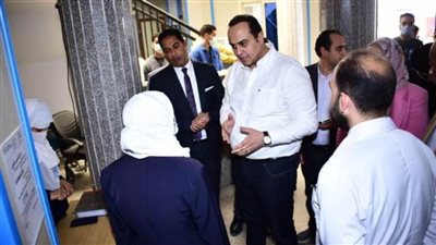 رئيس الرعاية الصحية يتفقد الخدمات الطبية لأهالي الطور بجنوب سيناء