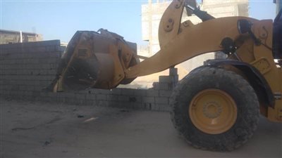 تنفيذ حملة إزالة أسوار مخالفة بمدينة العريش