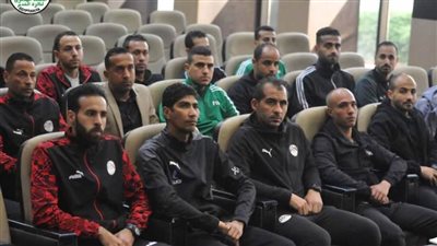 محاضرات للحكام المساعدين الواعدين في تطبيق تقنية الفيديو 