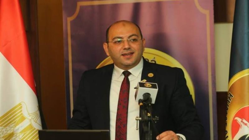 الدكتور أحمد العطيفي