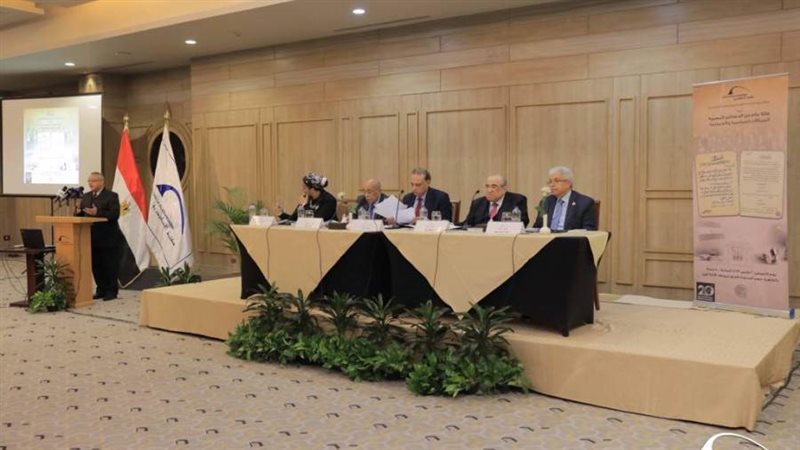 جانب من الندوة