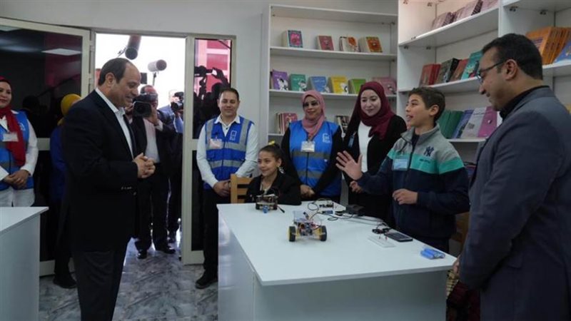 الرئيس السيسي يستمع