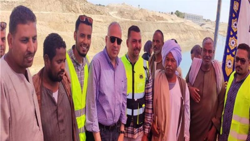 وزير الري يتفقد وادي