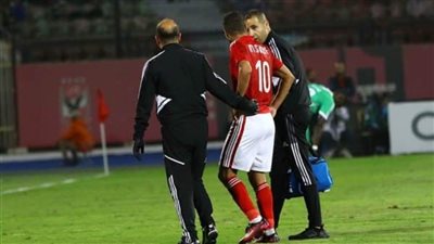 طبيب الأهلي يكشف تفاصيل إصابة محمد شريف خلال مباراة القطن