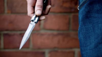 سائق يعتدي على مسن ونجله بسلاح أبيض في سوهاج