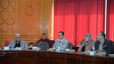 نائب محافظ الإسماعيلية يبحث نقل ملكية المنطقة الصناعية بـ