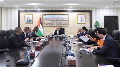 اشتيه يبحث مع منظمات أوروبية تعزيز صمود الفلسطينيين في الأماكن المهددة مباشرة من الاحتلال 