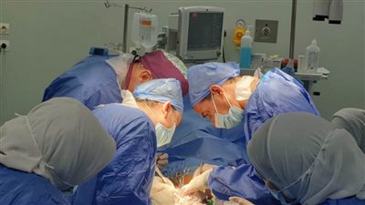 جامعة أسيوط تعلن نجاح فريق طبي لإجراء عملية جراحية لزراعة كلى لطالب بكلية الحقوق