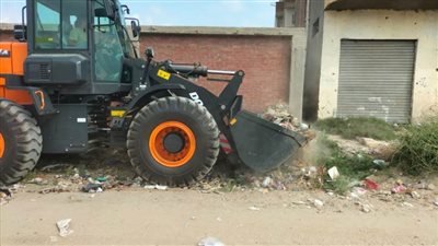 مركز ومدينة أبوصوير يواصل أعمال النظافة والإنارة العامة