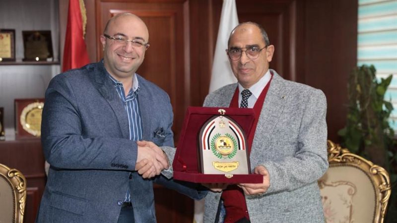 تكريم مدير مركز معلومات