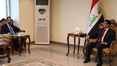 العراق والاتحاد الأوروبي يبحثان رفع الحظر عن الناقل الوطني