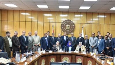 وزير القوى العاملة يوجه مديري المديريات بتطوير الخدمات والتعامل مع آليات العصر الحديث