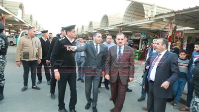 محافظ كفر الشيخ يتفقد المواقف ويقود حملة إزالة الإشغالات والتعديات