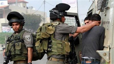 الاحتلال الإسرائيلي يعتقل فلسطينيين اثنين من مخيم في 