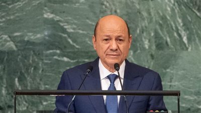 رئيس القيادة الرئاسي اليمني يشيد بالموقف الأمريكي الداعم لبلاده