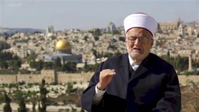 الاحتلال يبعد خطيب 