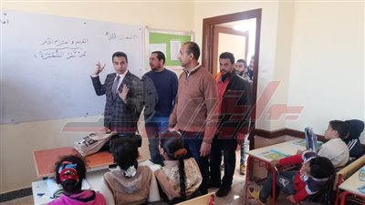 جودة يتفقد مدرسة الشهيد لطفي بسيوني بالسحماوي ويناقش الطلاب