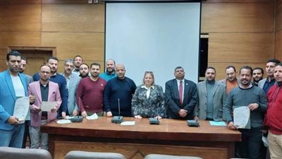 تكريم الحاصلين على دورة التحول الرقمي بجامعة بنها