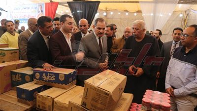  محافظ كفر الشيخ يفتتح معرضا للمواد الغذائية بمناسبة شهر رمضان ويشيد بمحتوياته