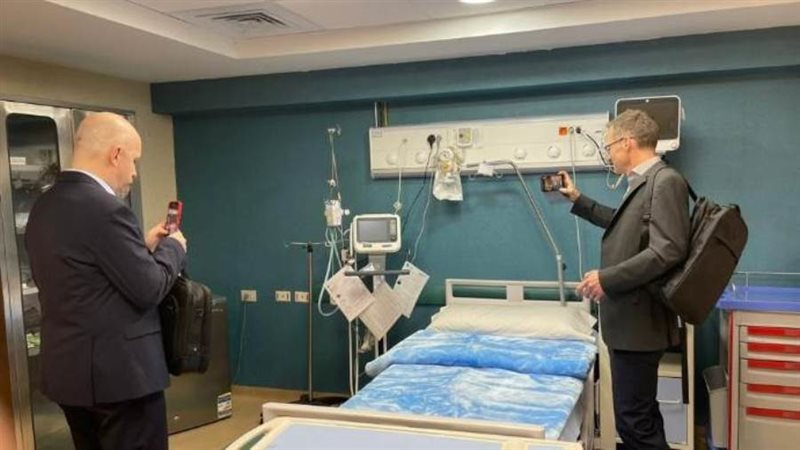 الوفد السويدي داخل