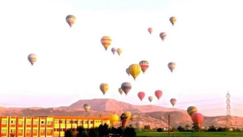 رحلة بالون طائر