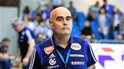 اتحاد اليد يحسم النقاط الخلافية مع المدير الفني الإسباني كارلوس باستور