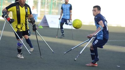 حسام الدين مصطفى يفتتح أول دوري لكرة القدم لأصحاب الساق الواحدة