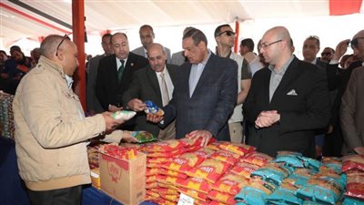 وزير التنمية المحلية والمحافظ يتفقدان معرض السلع بمدينة بني سويف الجديدة