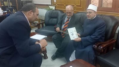 رئيس جامعة الأزهر يشيد بمركز تحقيق النصوص ويوجه بزيادة نتاجه وتنوعه