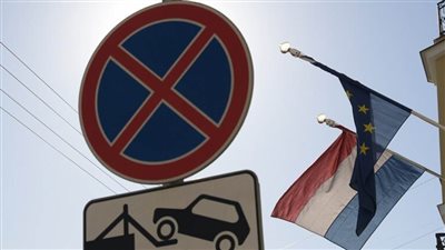 اعتقال مئات النشطاء البيئيين في لاهاي بعد قطع طريق سيارات سريع