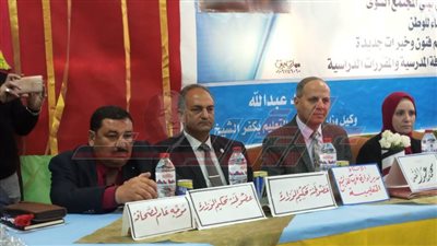 وكيل تعليم كفر الشيخ يشيد بالمعرض العام للصحافة ومسابقة الحديث الإلكتروني