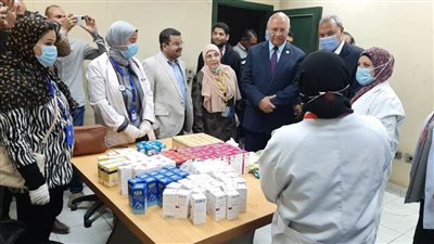 محافظ القليوبية ورئيس جامعة بنها يتابعان قافلة طبية فى 