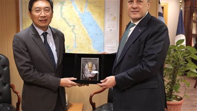 وزير السياحة يستقبل سفير سنغافورة لبحث سبل التعاون