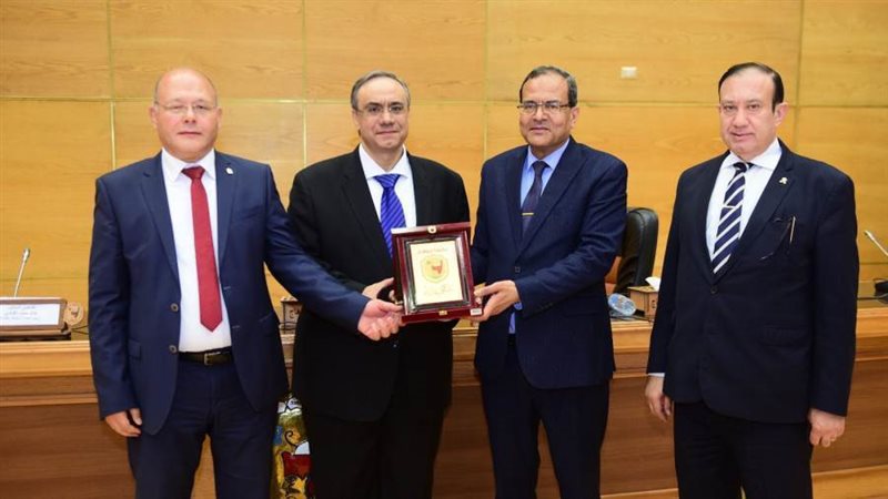 جانب من الندوه