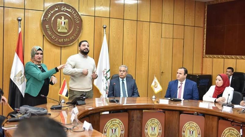 وزير القوى العاملة