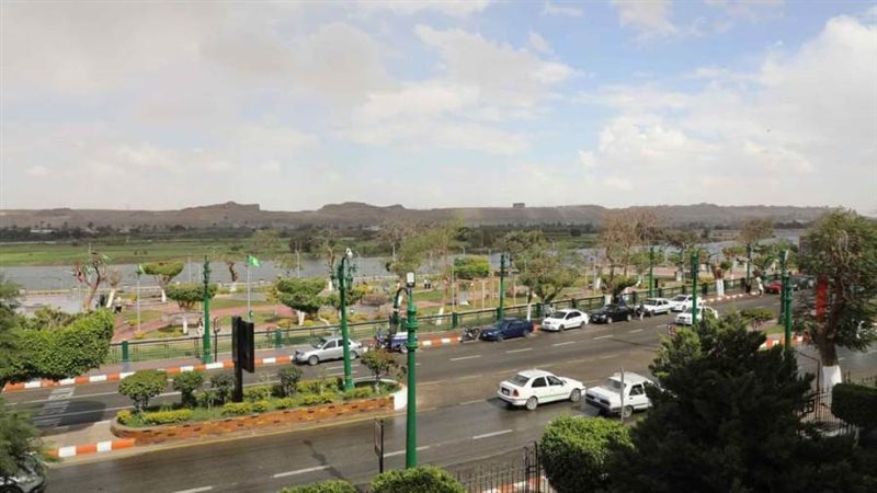 أمطار خفيفه ومتوسطة