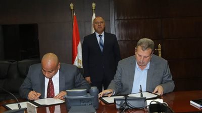 وزير النقل يشهد توقيع مذكرة تفاهم لإنشاء مصنع إنتاج قطع الغيار لصالح السكك الحديد