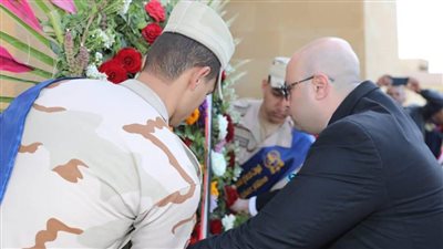 أكليل الزهور على النصب التذكاري للشهداء بمناسبة عيد بني سويف القومي